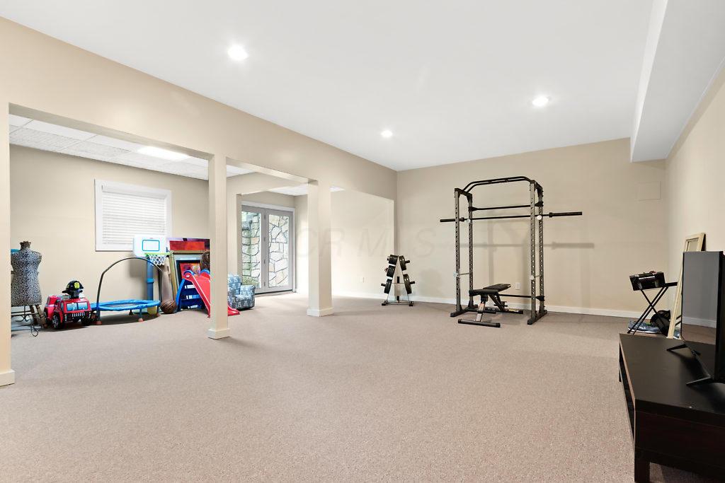 2015 Carriage Road Powell, OH 43065 - Photo 31 of 40 Gallery Image 31