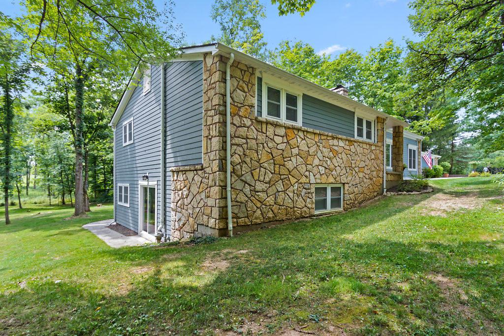 2015 Carriage Road Powell, OH 43065 - Photo 37 of 40 Gallery Image 37