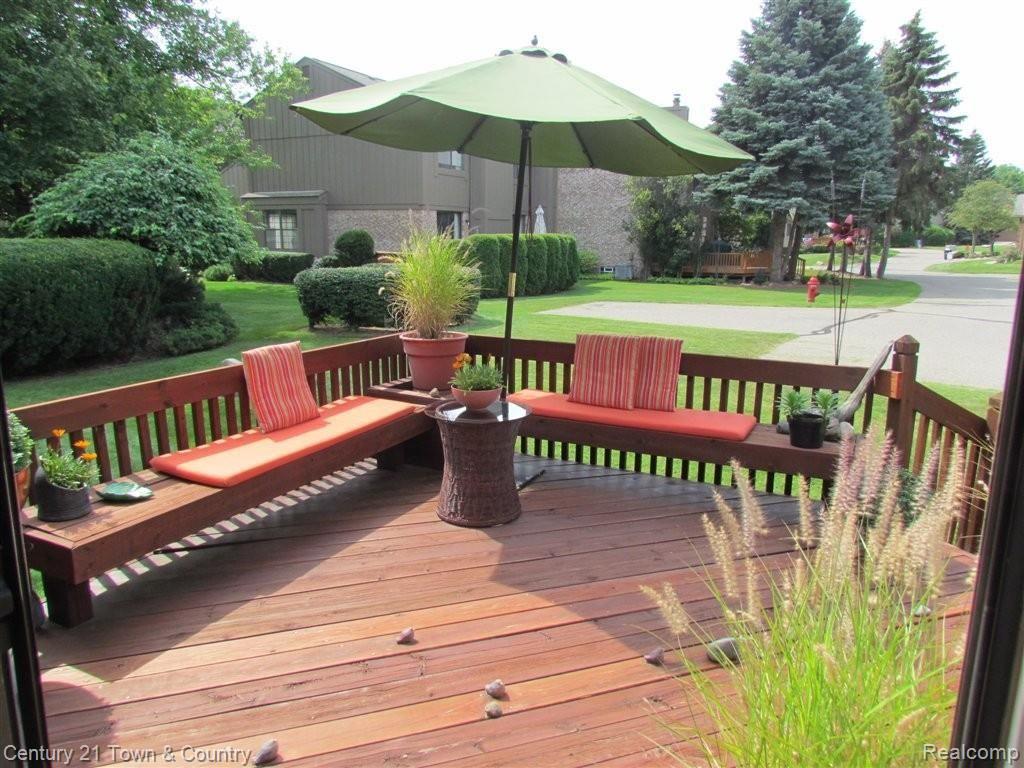 1800 Thomas Court Rochester, MI 48309 - Photo 14 of 20 Newly Stained Deck