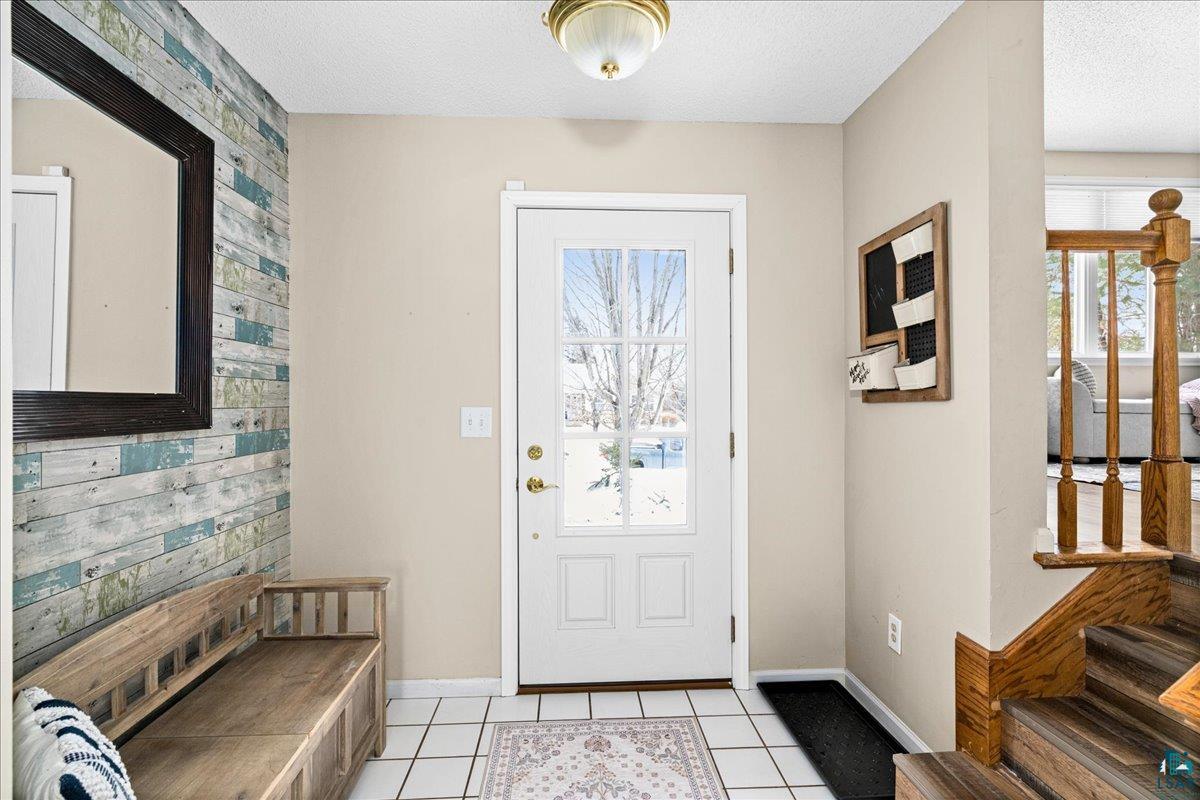 2360 Apple Ridge Drive Duluth, MN 55811 - Photo 3 of 34