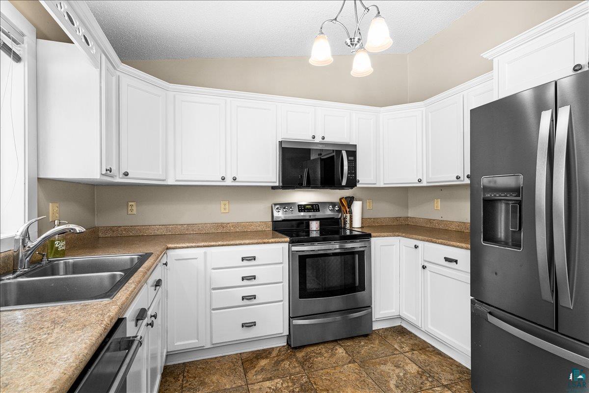 2360 Apple Ridge Drive Duluth, MN 55811 - Photo 10 of 34