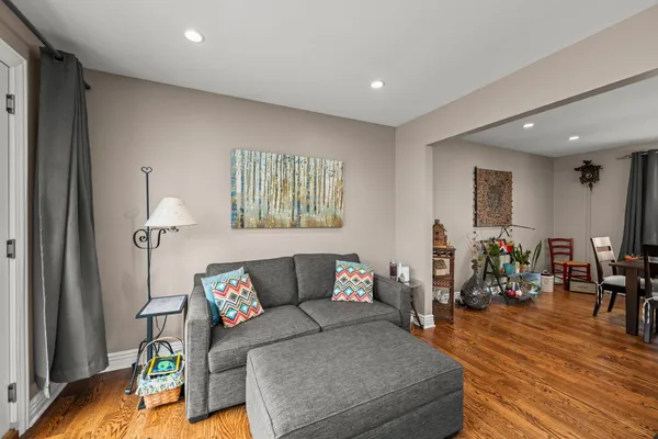 $589,900 | 444 South Gibbons Avenue, Arlington Heights, IL 60004