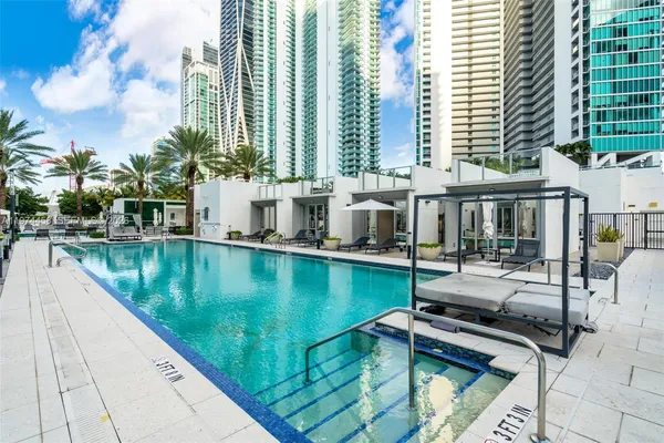 $8,500 | 851 Northeast 1st Avenue, Unit 4009, Miami, FL 33132