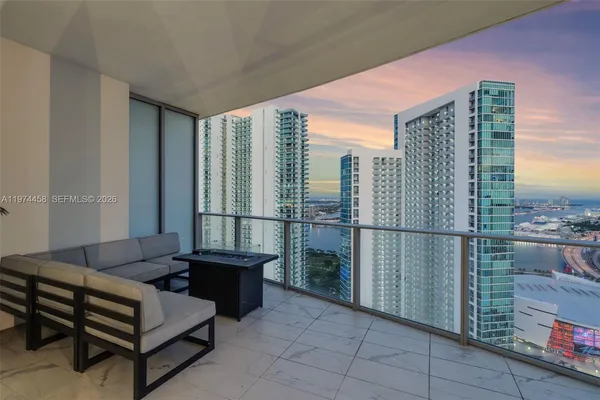 $8,500 | 851 Northeast 1st Avenue, Unit 4009, Miami, FL 33132