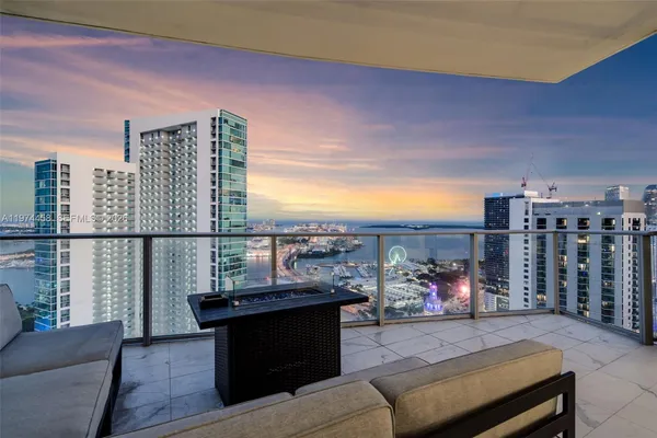 $8,500 | 851 Northeast 1st Avenue, Unit 4009, Miami, FL 33132