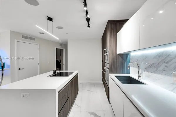$8,500 | 851 Northeast 1st Avenue, Unit 4009, Miami, FL 33132
