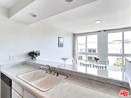 $838,000 | 911 North Kings Road, Unit 310, West Hollywood, CA 90069