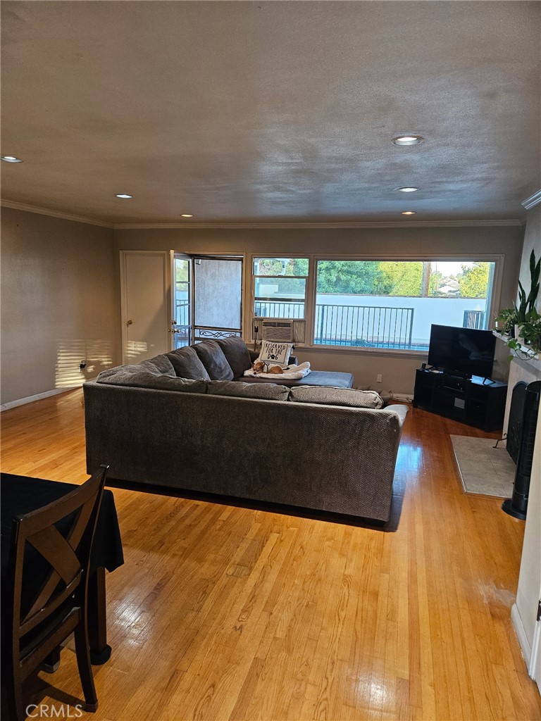 806 Stanford Road Burbank, CA 91504 - Photo 5 of 10