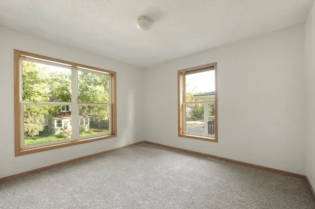 $4,300 | 1065 23rd Avenue Southeast, Minneapolis, MN 55414