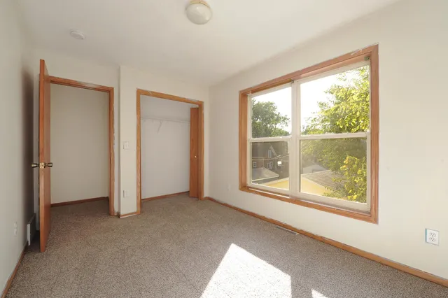 $4,300 | 1065 23rd Avenue Southeast, Minneapolis, MN 55414