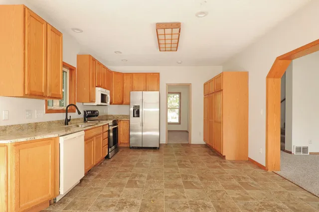 $4,300 | 1065 23rd Avenue Southeast, Minneapolis, MN 55414