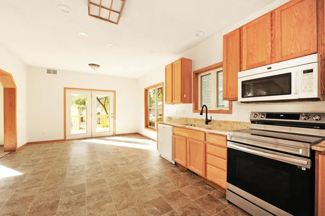 $4,300 | 1065 23rd Avenue Southeast, Minneapolis, MN 55414