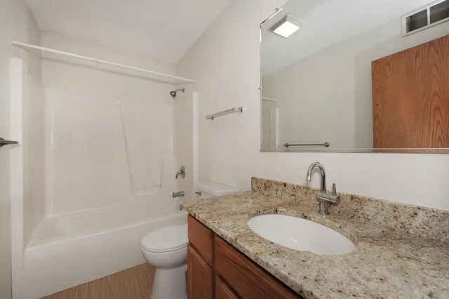 $4,300 | 1065 23rd Avenue Southeast, Minneapolis, MN 55414