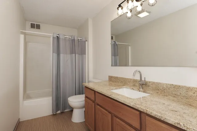 $4,300 | 1065 23rd Avenue Southeast, Minneapolis, MN 55414