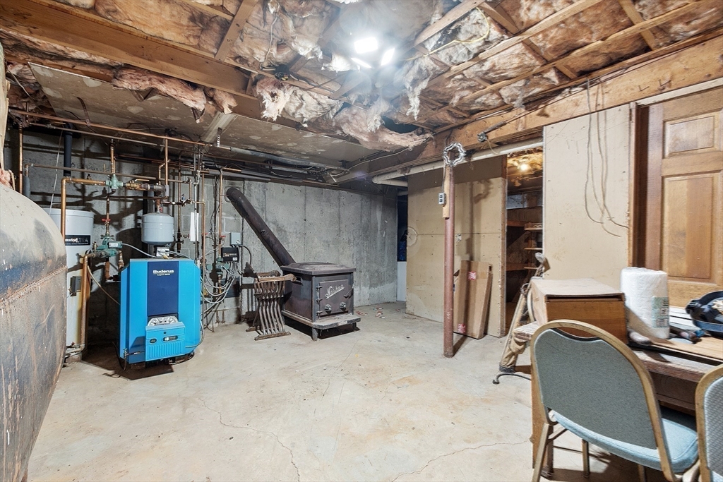 4.5 Old Battery Road Townsend, MA 01474 - Photo 29 of 42 a view of a room with gym equipment