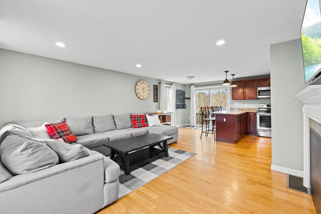 33 Trask Road Plymouth, MA 02360 - Photo 9 of 40 Gallery Image 9