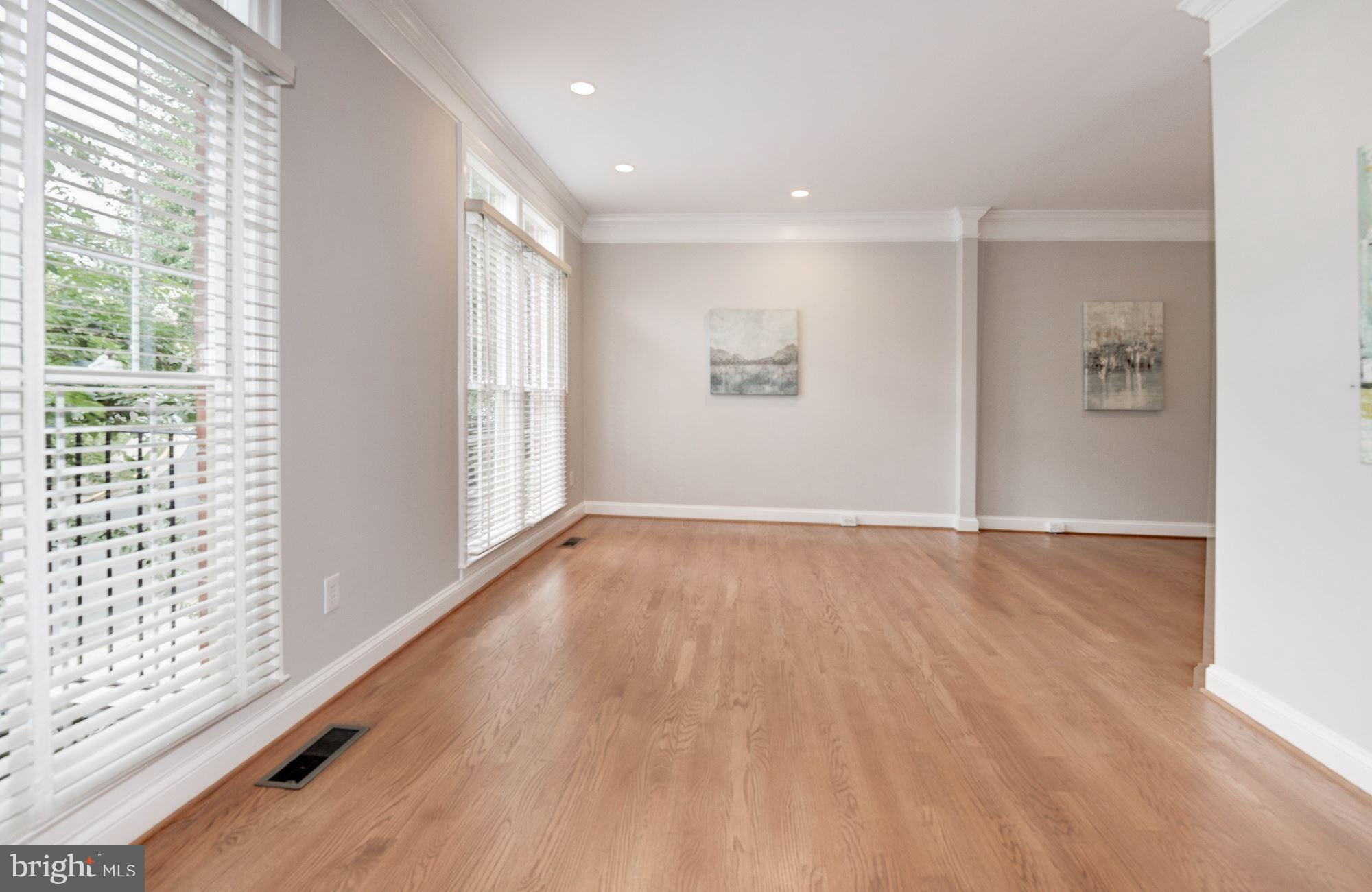 1348 Sundial Drive Reston, VA 20194 - Photo 14 of 31 LIGHT AND BRIGHT AND FRESHLY PAINTED .