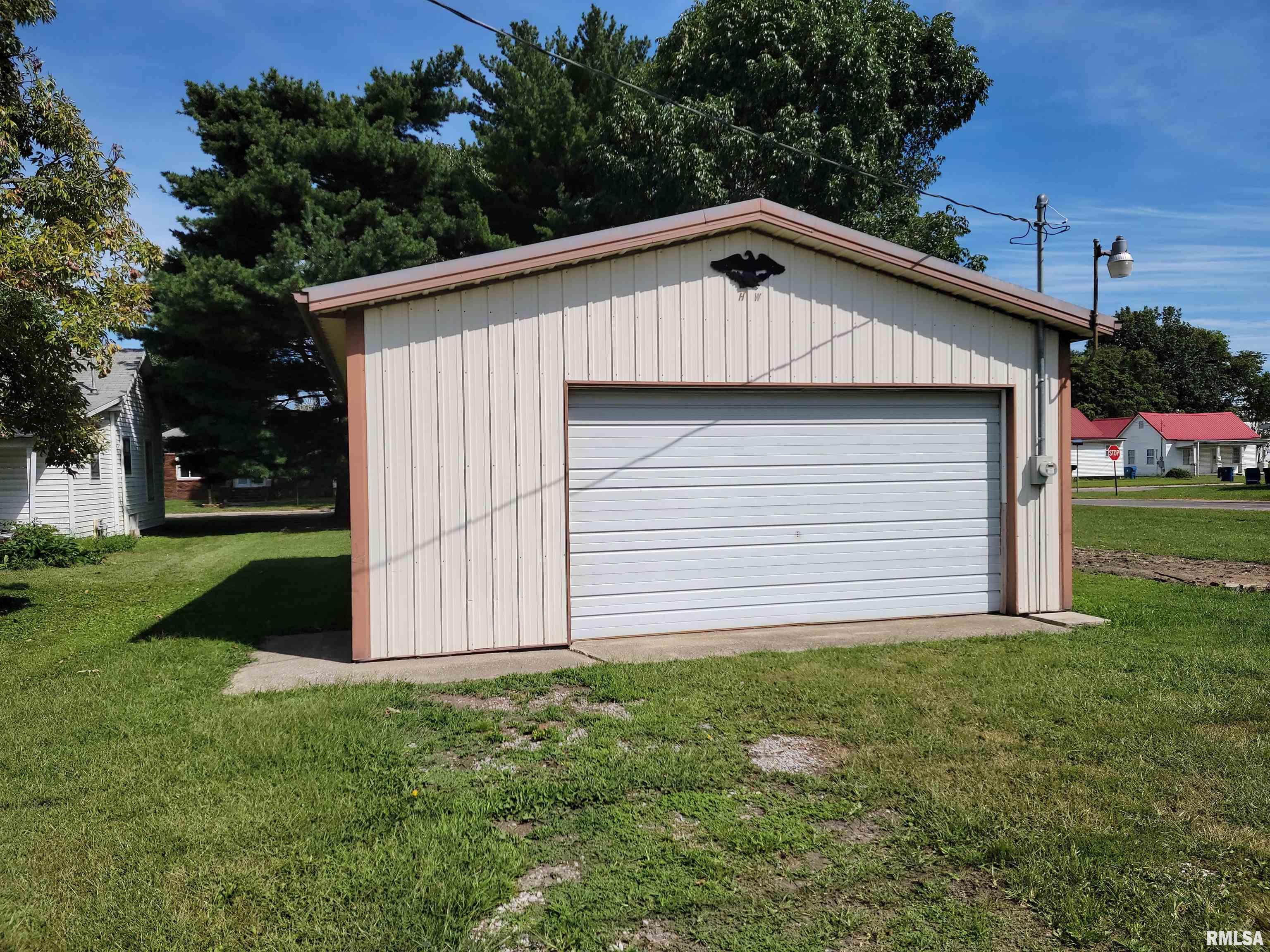 405 West 3rd Street Flora, IL 62839 - Photo 1 of 29 Gallery Image 1