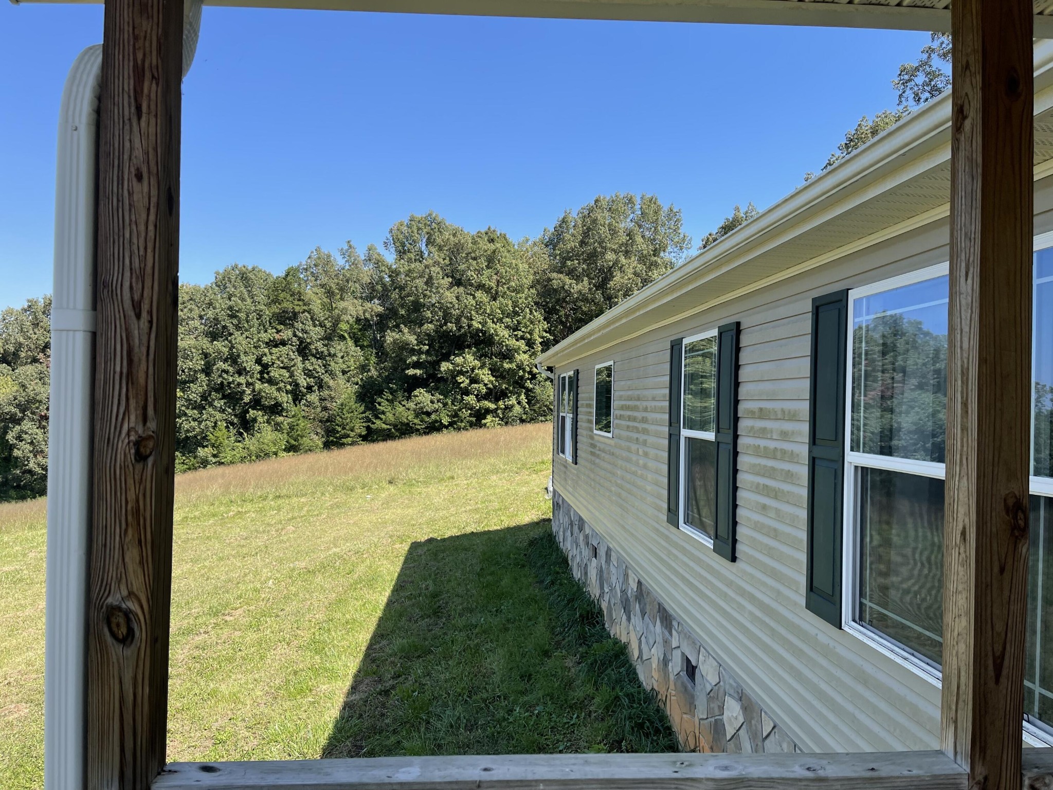 1865 O'Neil Road Newport, TN 37821 - Photo 5 of 19 a view of a balcony with an outdoor space