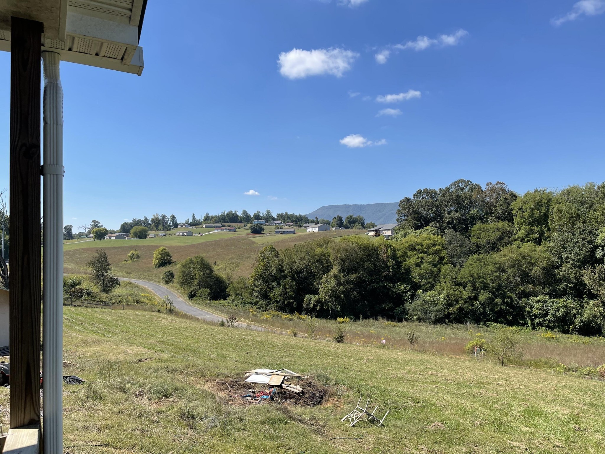 1865 O'Neil Road Newport, TN 37821 - Photo 6 of 19 a view of a yard with an outdoor space
