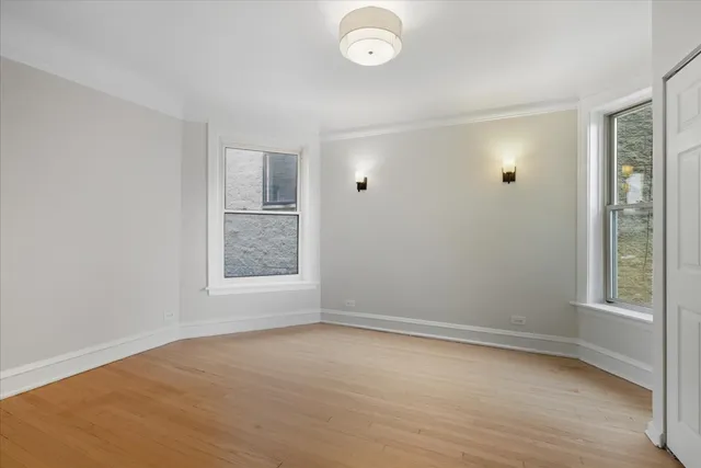 $2,995 | 6136 North Mozart Street, Unit 4, Chicago, IL 60659