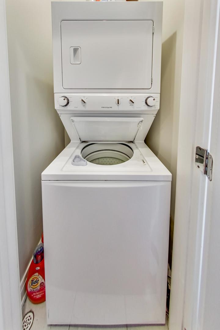 1525 West Fry Street, Unit 2 Chicago, IL 60642 - Photo 23 of 33 a utility room with dryer and washer