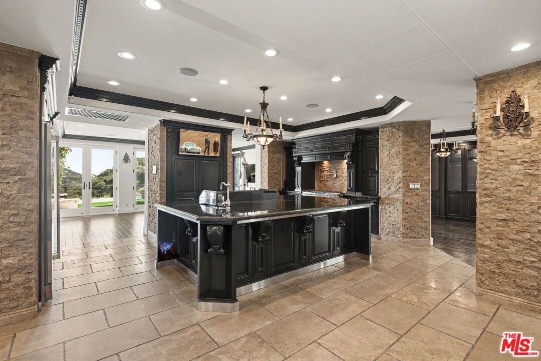 12608 Promontory Road Los Angeles, CA 90049 - Photo 11 of 59