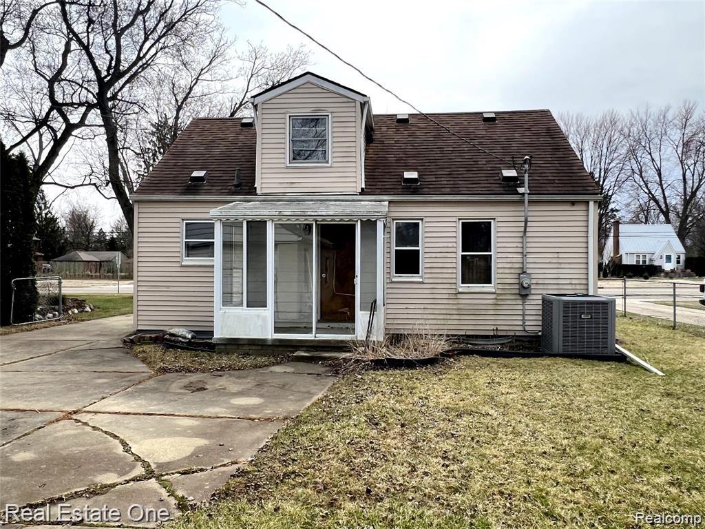 1035 East 14 Mile Road Clawson, MI 48017 - Photo 2 of 20 2.jpeg