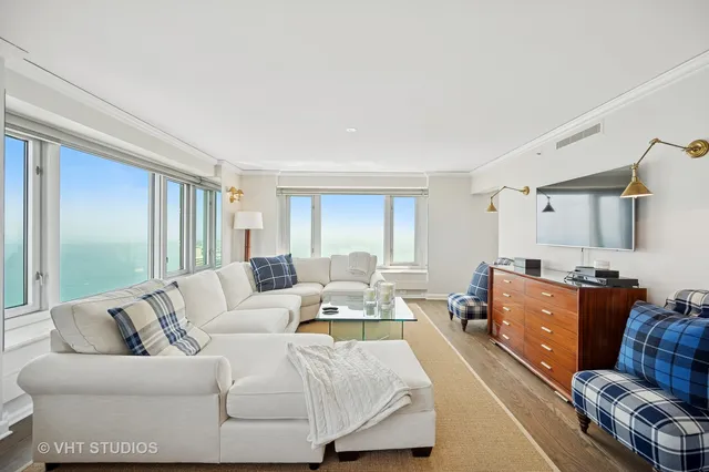 $1,900,000 | 132 East Delaware Place, Unit 5106, Chicago, IL 60611