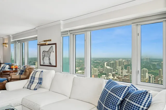 $1,900,000 | 132 East Delaware Place, Unit 5106, Chicago, IL 60611