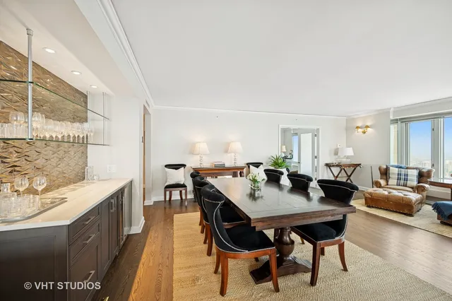 $1,900,000 | 132 East Delaware Place, Unit 5106, Chicago, IL 60611