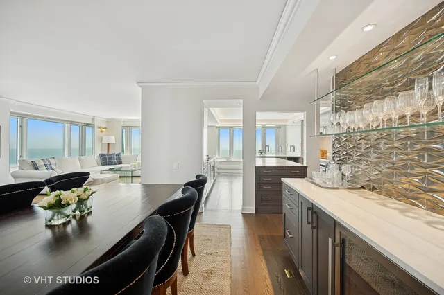 $1,900,000 | 132 East Delaware Place, Unit 5106, Chicago, IL 60611