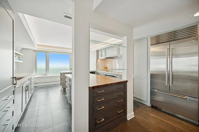 $1,900,000 | 132 East Delaware Place, Unit 5106, Chicago, IL 60611