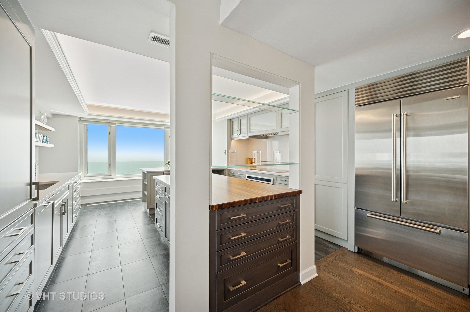 132 East Delaware Place, Unit 5106 Chicago, IL 60611 - Photo 18 of 42