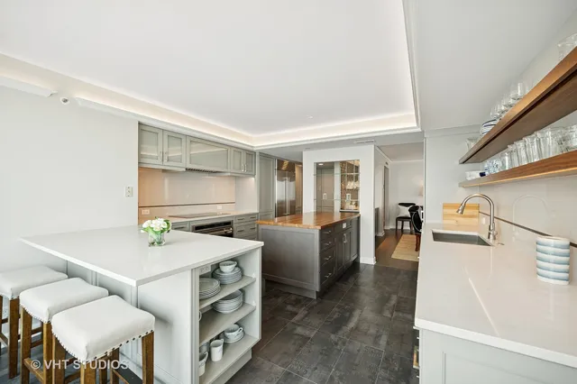 $1,900,000 | 132 East Delaware Place, Unit 5106, Chicago, IL 60611