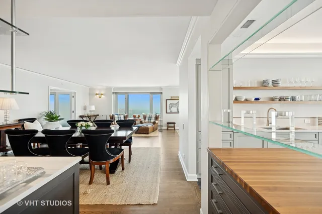 $1,900,000 | 132 East Delaware Place, Unit 5106, Chicago, IL 60611