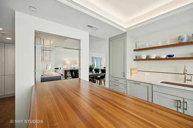 $1,900,000 | 132 East Delaware Place, Unit 5106, Chicago, IL 60611