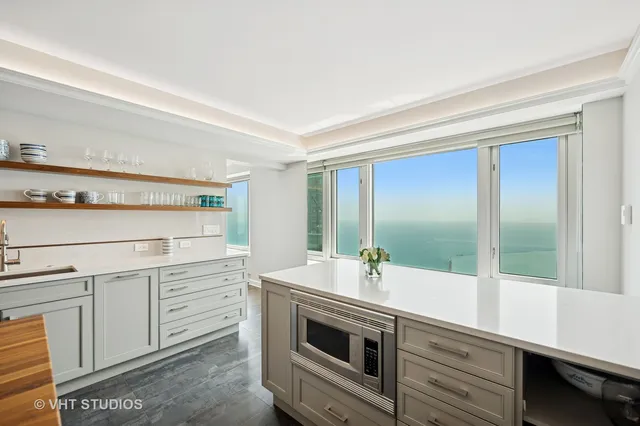 $1,900,000 | 132 East Delaware Place, Unit 5106, Chicago, IL 60611