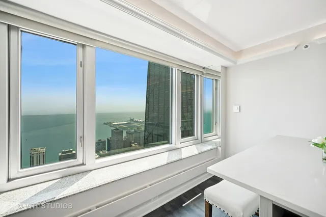 $1,900,000 | 132 East Delaware Place, Unit 5106, Chicago, IL 60611
