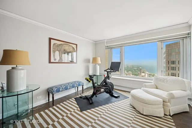 $1,900,000 | 132 East Delaware Place, Unit 5106, Chicago, IL 60611