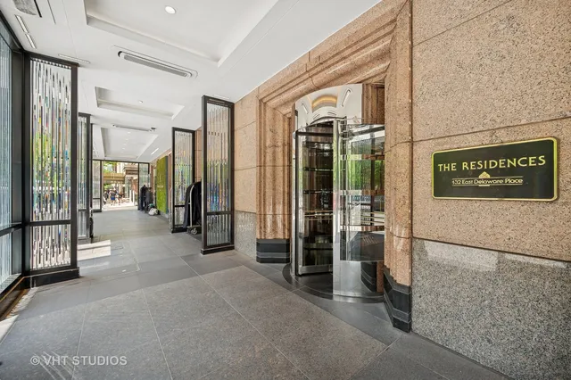 $1,900,000 | 132 East Delaware Place, Unit 5106, Chicago, IL 60611