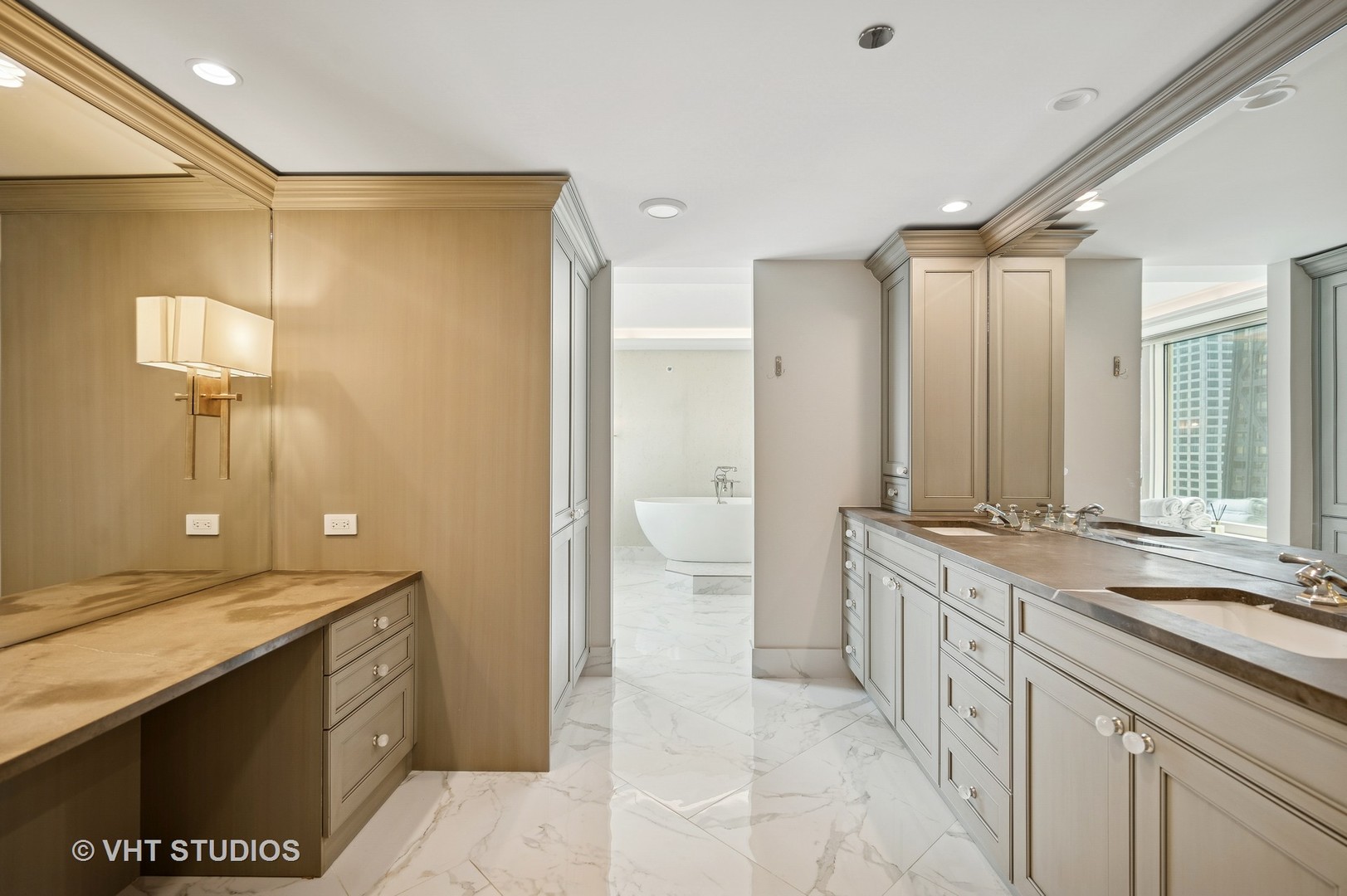 132 East Delaware Place, Unit 5106 Chicago, IL 60611 - Photo 33 of 42