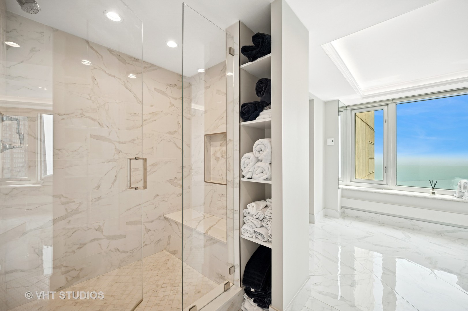 132 East Delaware Place, Unit 5106 Chicago, IL 60611 - Photo 36 of 42