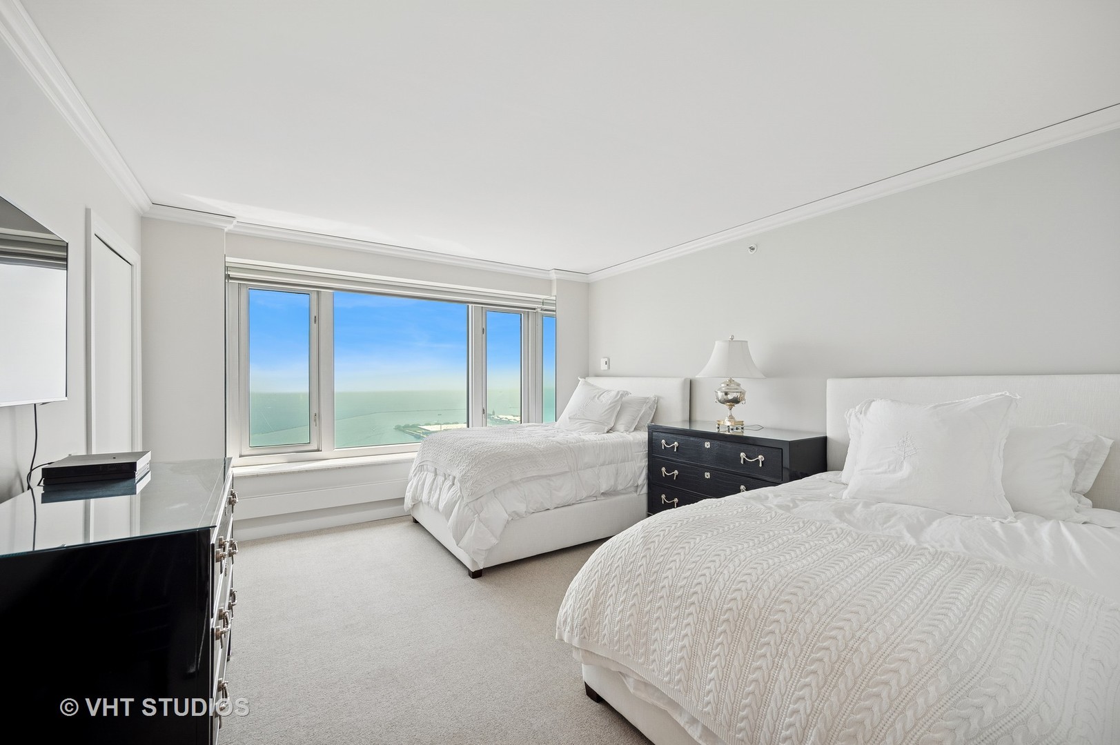 132 East Delaware Place, Unit 5106 Chicago, IL 60611 - Photo 38 of 42