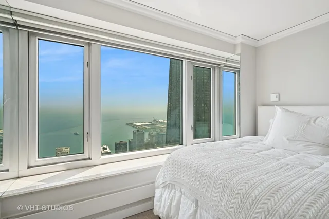 $1,900,000 | 132 East Delaware Place, Unit 5106, Chicago, IL 60611