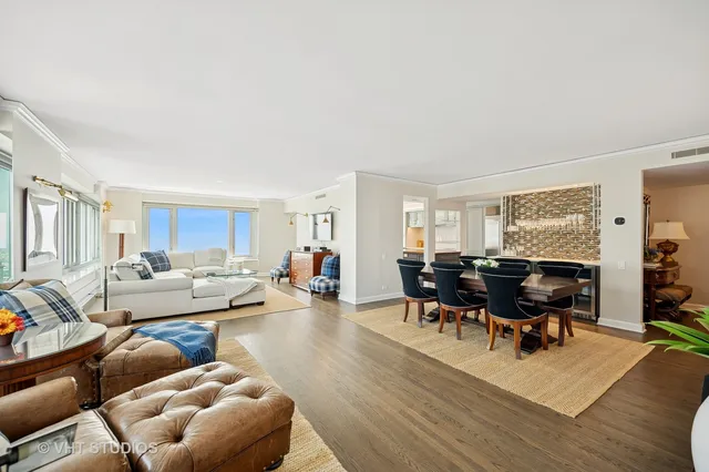 $1,900,000 | 132 East Delaware Place, Unit 5106, Chicago, IL 60611