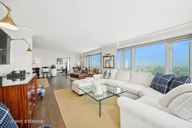 $1,900,000 | 132 East Delaware Place, Unit 5106, Chicago, IL 60611