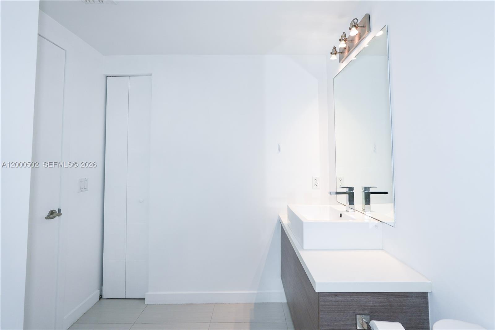 1010 Southwest 2nd Avenue, Unit 606 Miami, FL 33130 - Photo 17 of 46 a bathroom with a sink and a bathtub
