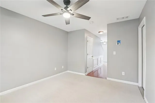 an empty room with fan and a ceiling fan