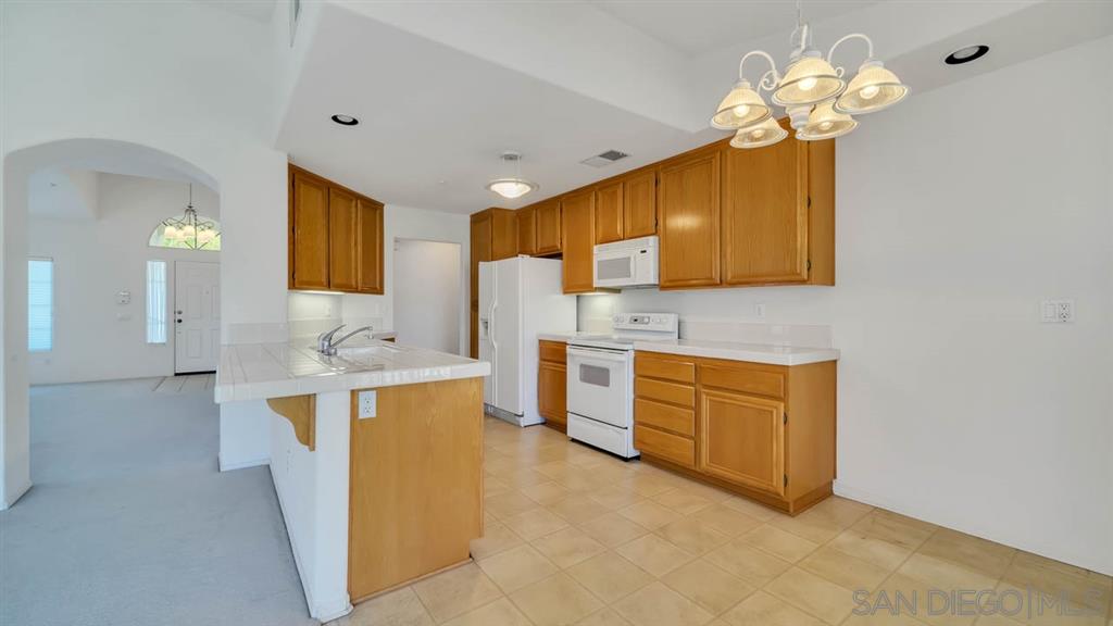 8576 Clifford Heights Road Santee, CA 92071 - Photo 5 of 25 Gallery Image 5